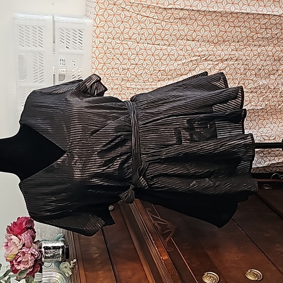 NWT Bloomchic 18/20 peplum black top with removable belt - Picture 4 of 7